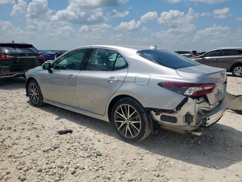 4T1F31AK2PU608138 - 2023 TOYOTA CAMRY XLE Күміс фото 2