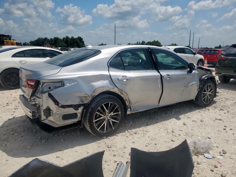 4T1F31AK2PU608138 - 2023 TOYOTA CAMRY XLE Күміс фото 3