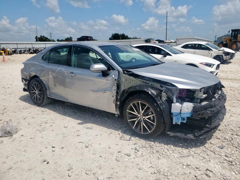 4T1F31AK2PU608138 - 2023 TOYOTA CAMRY XLE Күміс фото 4