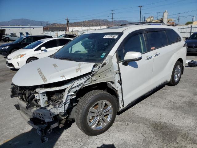 2022 TOYOTA SIENNA LIMITED, null