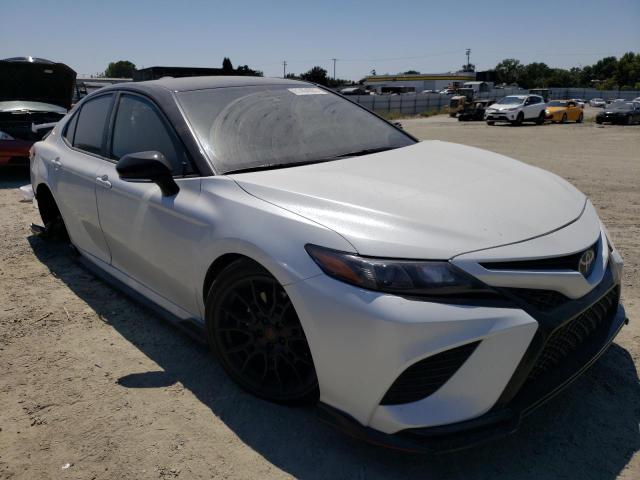 4T1KZ1AK4MU048468 - 2021 TOYOTA CAMRY TRD WHITE photo 4