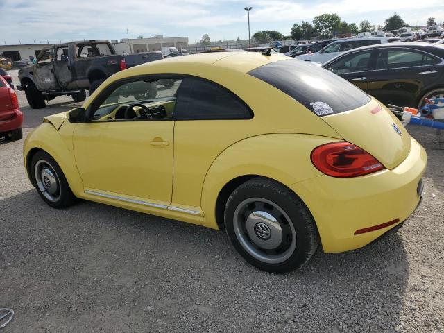 3VWJX7AT0CM610934 - 2012 VOLKSWAGEN BEETLE YELLOW photo 2