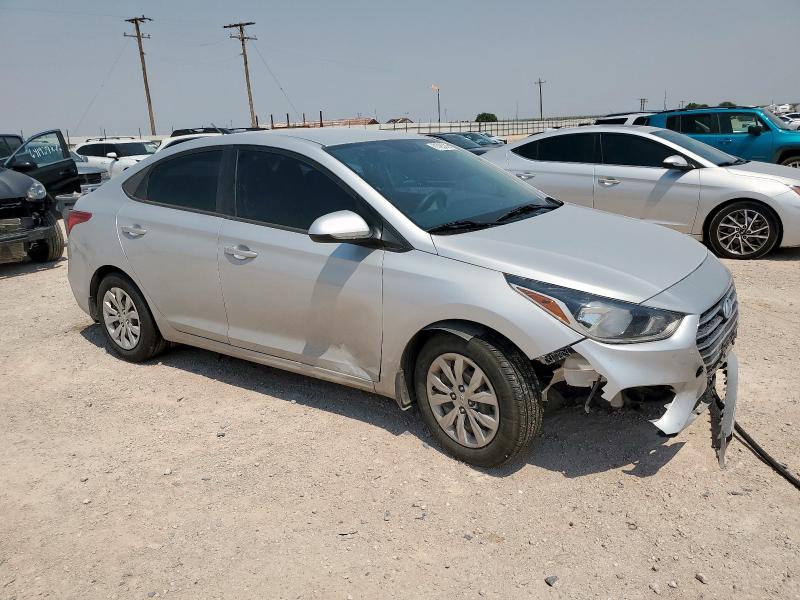 3KPC24A6XNE154943 - 2022 HYUNDAI ACCENT SE 银色 照片 4