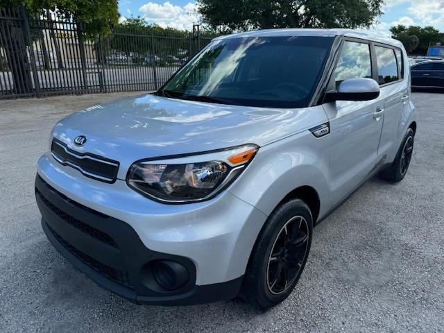 KNDJN2A21K7008085 - 2019 KIA SOUL SILVER photo 1