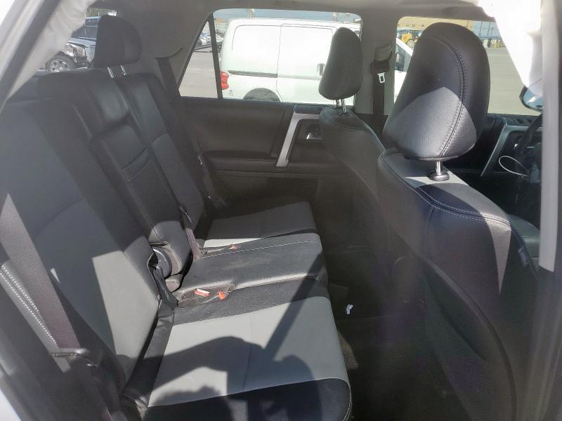 JTEZU5JR9H5150429 - 2017 TOYOTA 4RUNNER SR5 Weiß Foto 11