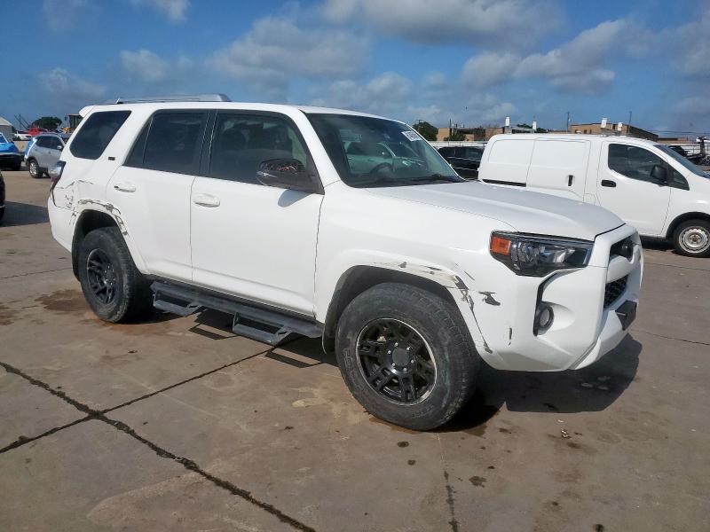 JTEZU5JR9H5150429 - 2017 TOYOTA 4RUNNER SR5 Weiß Foto 4