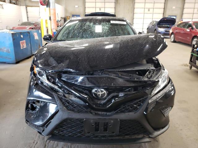 4T1B11HK3JU611907 - 2018 TOYOTA CAMRY L BLACK photo 5