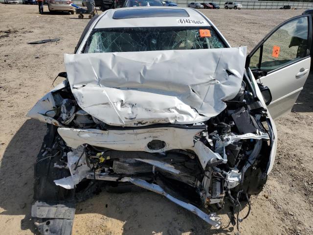 JTDKARFU7J3063942 - 2018 TOYOTA PRIUS WHITE photo 11