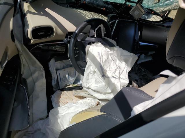 JTDKARFU7J3063942 - 2018 TOYOTA PRIUS WHITE photo 8