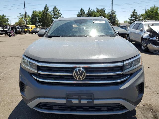 1V26C2CA8LC203639 - 2020 VOLKSWAGEN ATLAS CROS SE Серый фото 5