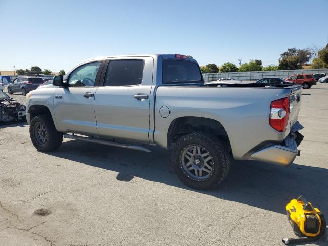 5TFAW5F16EX399219 - 2014 TOYOTA TUNDRA CREWMAX PLATINUM SILVER photo 2