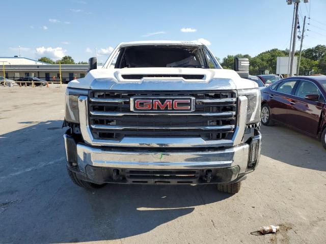 1GT49TEY9RF115438 - 2024 GMC SIERRA K3500 SLE WHITE photo 5