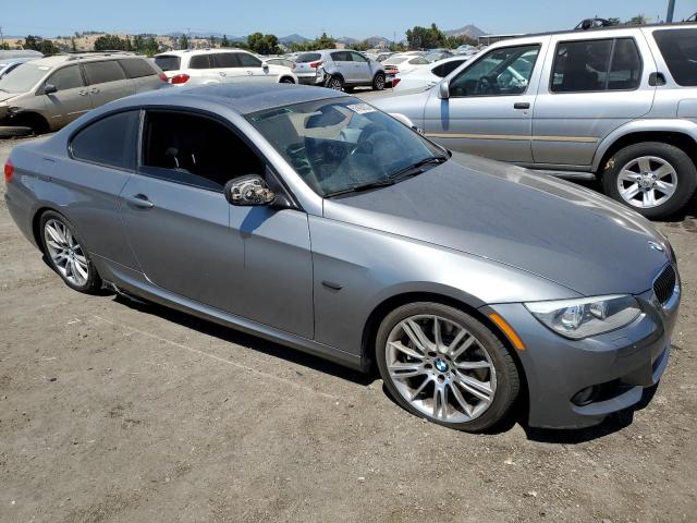 WBAKG7C5XDJ437652 - 2013 BMW 335 I GRAY photo 4