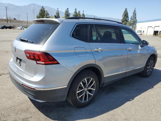 3VV3B7AX1LM031529 - 2020 VOLKSWAGEN TIGUAN SE 银色 照片 3