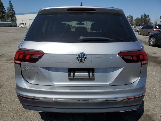 3VV3B7AX1LM031529 - 2020 VOLKSWAGEN TIGUAN SE 银色 照片 6