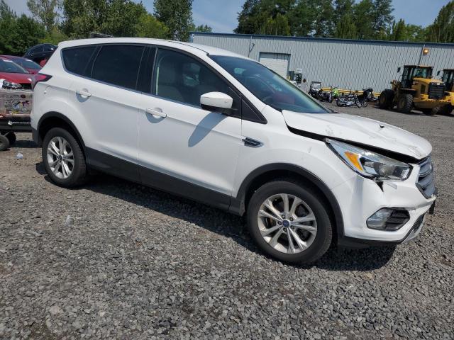 1FMCU9GD5HUD12877 - 2017 FORD ESCAPE SE WHITE photo 4