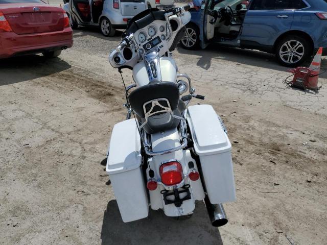 1HD1KB4178Y699619 - 2008 HARLEY-DAVIDSON FLHX WHITE photo 4