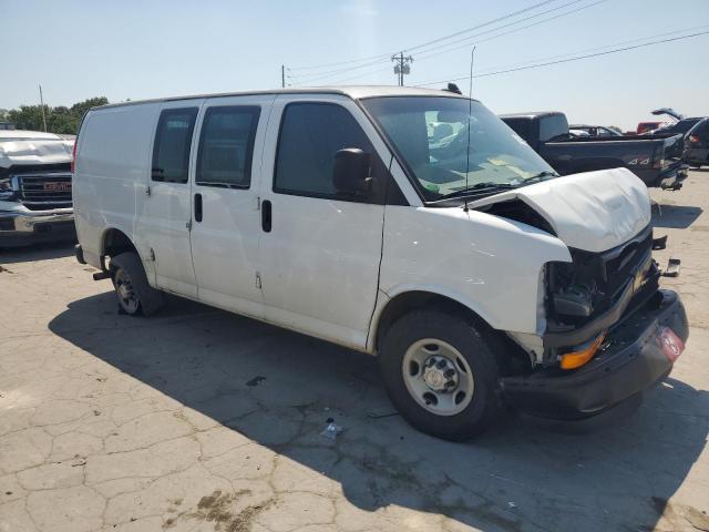 1GCWGAFP8J1337849 - 2018 CHEVROLET EXPRESS G2 WHITE photo 4