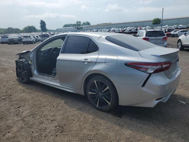 4T1B61HKXJU114838 - 2018 TOYOTA CAMRY XSE 银色 照片 2