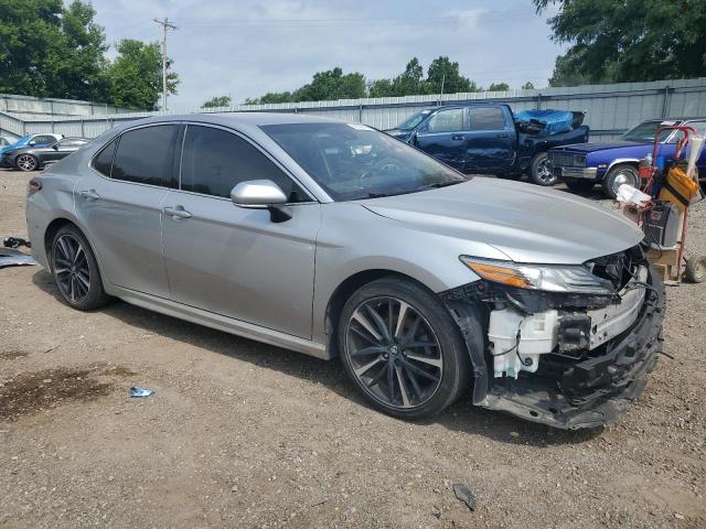 4T1B61HKXJU114838 - 2018 TOYOTA CAMRY XSE 银色 照片 4