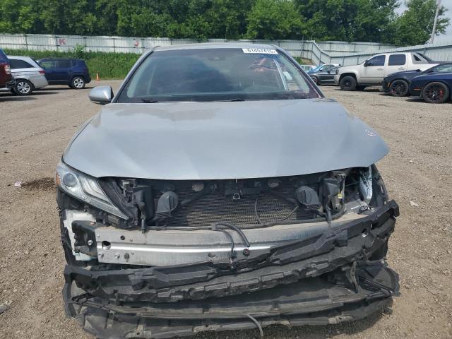 4T1B61HKXJU114838 - 2018 TOYOTA CAMRY XSE 银色 照片 5