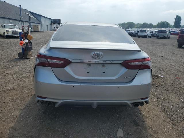 4T1B61HKXJU114838 - 2018 TOYOTA CAMRY XSE 银色 照片 6