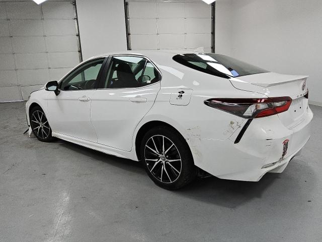 4T1G11AK4PU821439 - 2023 TOYOTA CAMRY SE NIGHT SHADE WHITE photo 2