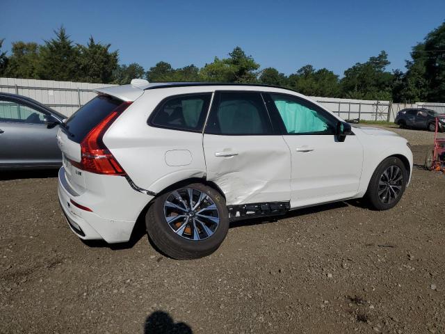 YV4L12RW1P1269042 - 2023 VOLVO XC60 PLUS WHITE photo 3