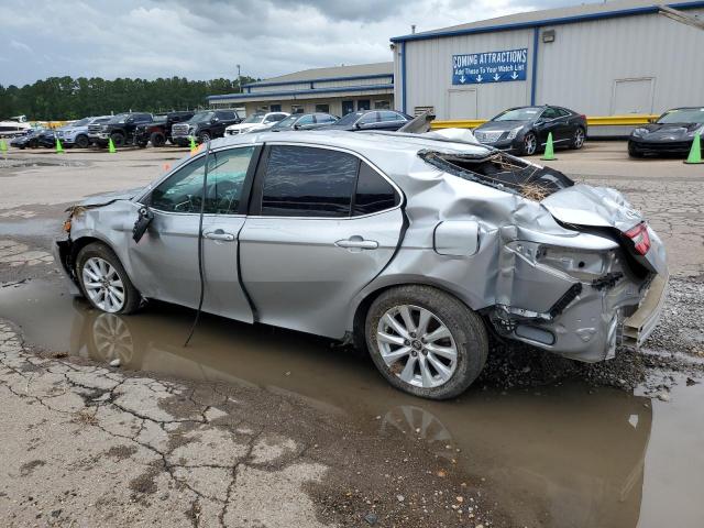 4T1B11HKXJU087896 - 2018 TOYOTA CAMRY L 银色 照片 2