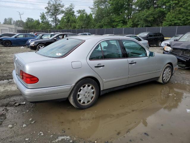 WDBJF25H7XA748535 - 1999 MERCEDES-BENZ E 300TD SILVER photo 3