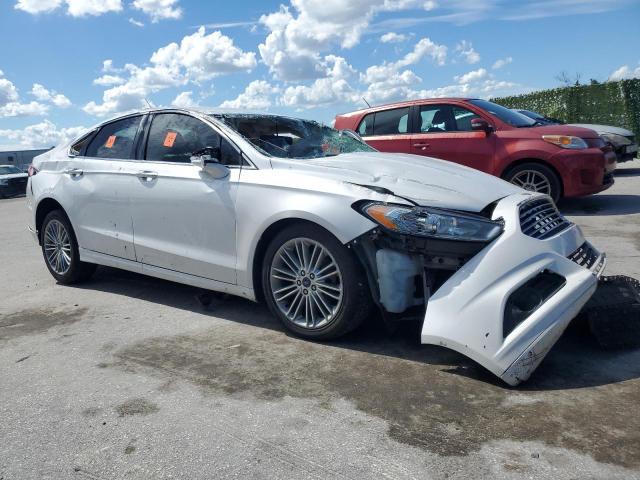 3FA6P0HD6GR265857 - 2016 FORD FUSION SE WHITE photo 4