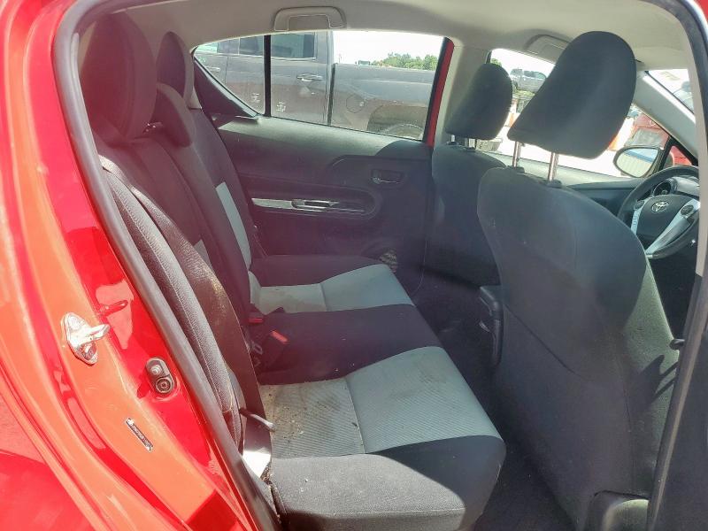 JTDKDTB33F1102174 - 2015 TOYOTA PRIUS C 红色 照片 10