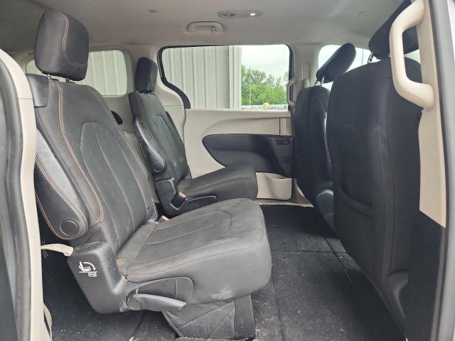 2C4RC1CGXJR305526 - 2018 CHRYSLER PACIFICA LX SILVER photo 11