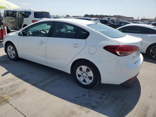 3KPFK4A72JE202516 - 2018 KIA FORTE LX WHITE photo 2