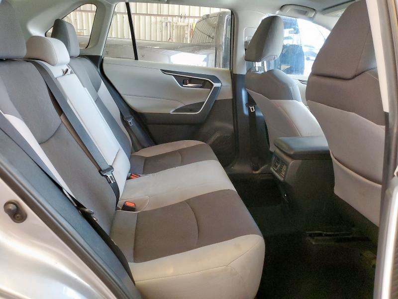 2T3W1RFV5MC110527 - 2021 TOYOTA RAV4 XLE 银色 照片 11