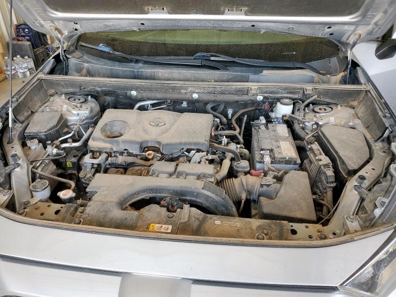 2T3W1RFV5MC110527 - 2021 TOYOTA RAV4 XLE 银色 照片 12