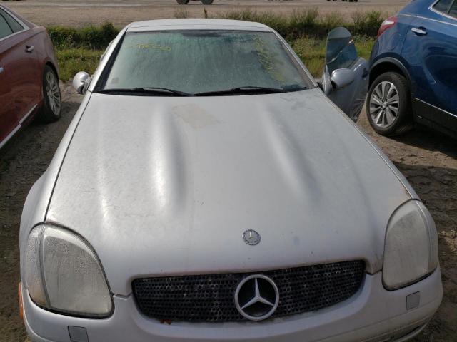 WDBKK47F0WF051345 - 1998 MERCEDES-BENZ SLK 230 KOMPRESSOR SILVER photo 7