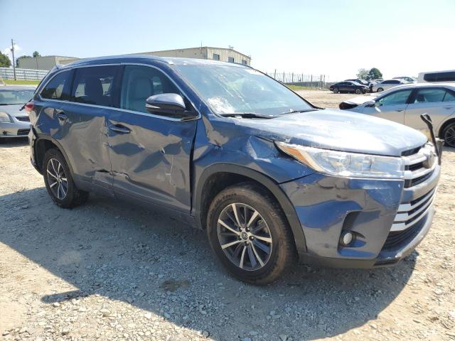 5TDKZRFH9JS263165 - 2018 TOYOTA HIGHLANDER SE BLUE photo 4