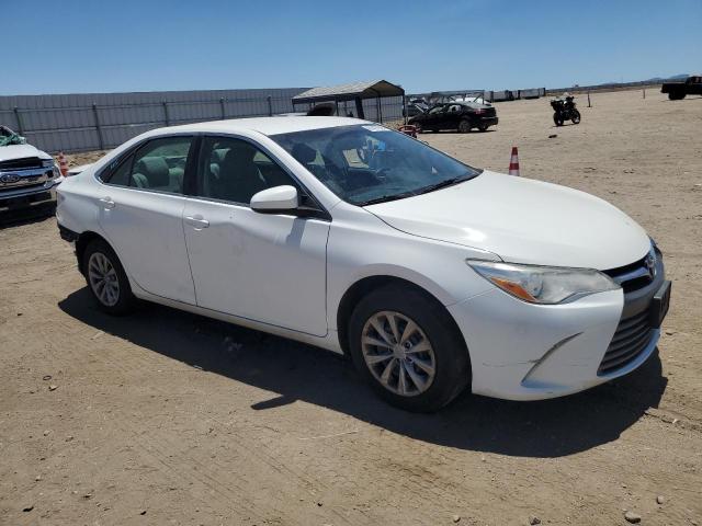 4T1BF1FK7HU355575 - 2017 TOYOTA CAMRY LE WHITE photo 4
