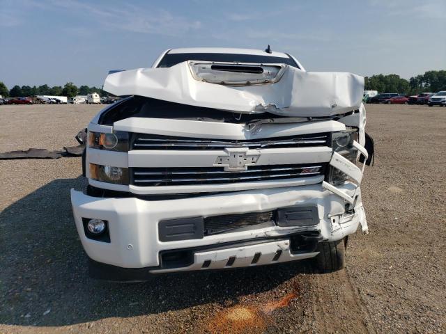 1GC4K0CYXJF194449 - 2018 CHEVROLET SILVERADO K3500 LTZ WHITE photo 5