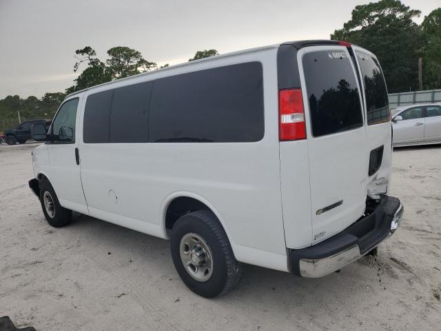 1GAWGFFG3J1325887 - 2018 CHEVROLET EXPRESS G2 LT WHITE photo 2