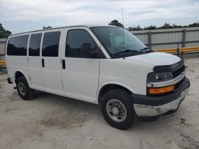 1GAWGFFG3J1325887 - 2018 CHEVROLET EXPRESS G2 LT WHITE photo 4