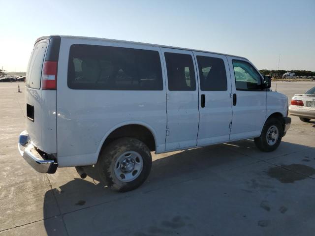 1GAWGFFG9H1334779 - 2017 CHEVROLET EXPRESS G2 LT WHITE photo 3