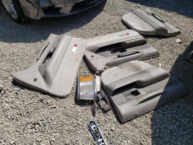 1LNLM81W3NY642185 - 1992 LINCOLN TOWN CAR EXECUTIVE GRAY photo 12