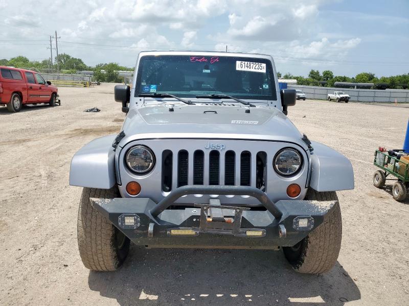 1C4BJWEG8DL626852 - 2013 JEEP WRANGLER U SAHARA ვერცხლისფერი ფოტო 5