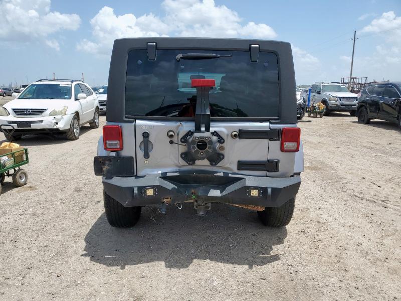 1C4BJWEG8DL626852 - 2013 JEEP WRANGLER U SAHARA ვერცხლისფერი ფოტო 6