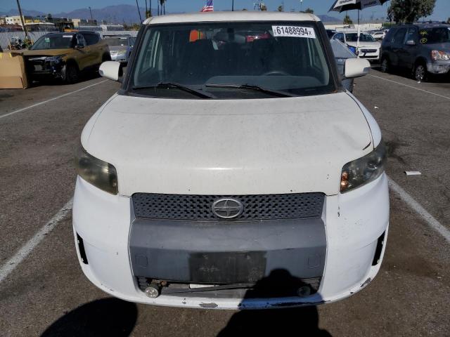 JTLKE50EX81051423 - 2008 TOYOTA SCION XB WHITE photo 5