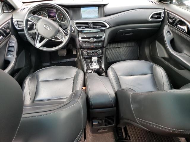 SJKCH5CR9HA015337 - 2017 INFINITI QX30 BASE RED photo 8