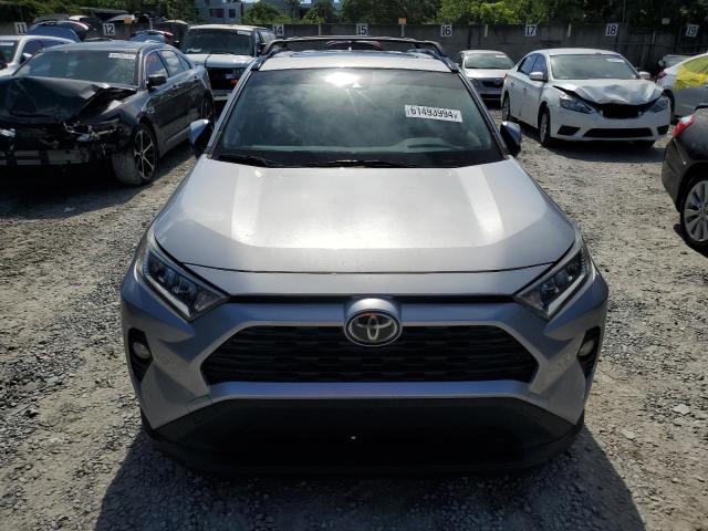 JTMW1RFV9KD011511 - 2019 TOYOTA RAV4 XLE SILVER photo 5