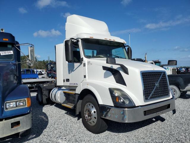 2017 VOLVO VN VNL, null